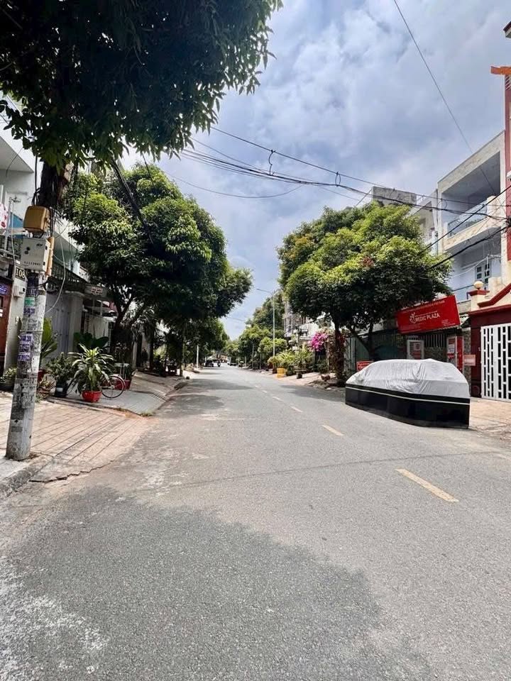 Mặt tiền KDC Vip Bình Phú, Lý Chiêu Hoàng, gần công viên