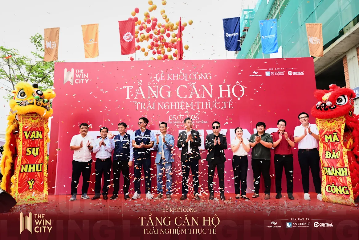 Đội thi công Central tại công trường